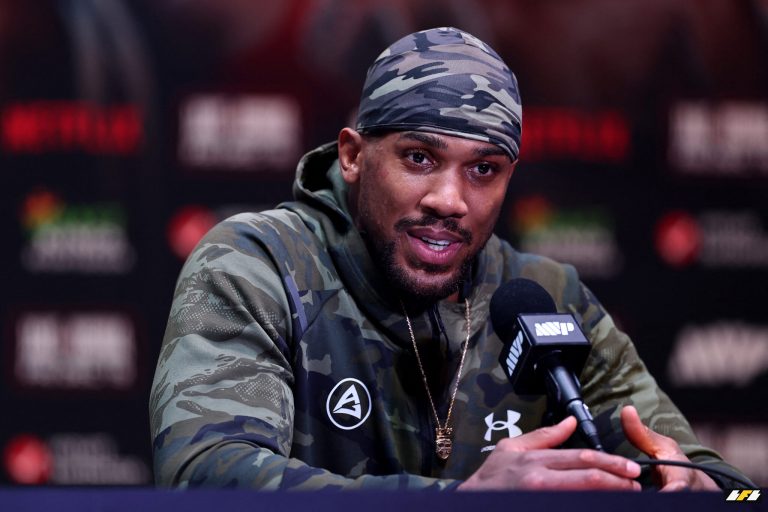 AFP__20251220__2252808014__v4__HighRes__JakePaulVAnthonyJoshuaFightNight-2048x1365_2